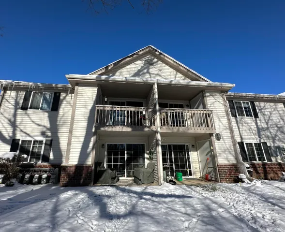 $299,900 | 636 Pewaukee Road, Unit H, Pewaukee, WI 53072