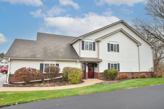 $299,900 | 636 Pewaukee Road, Unit H, Pewaukee, WI 53072