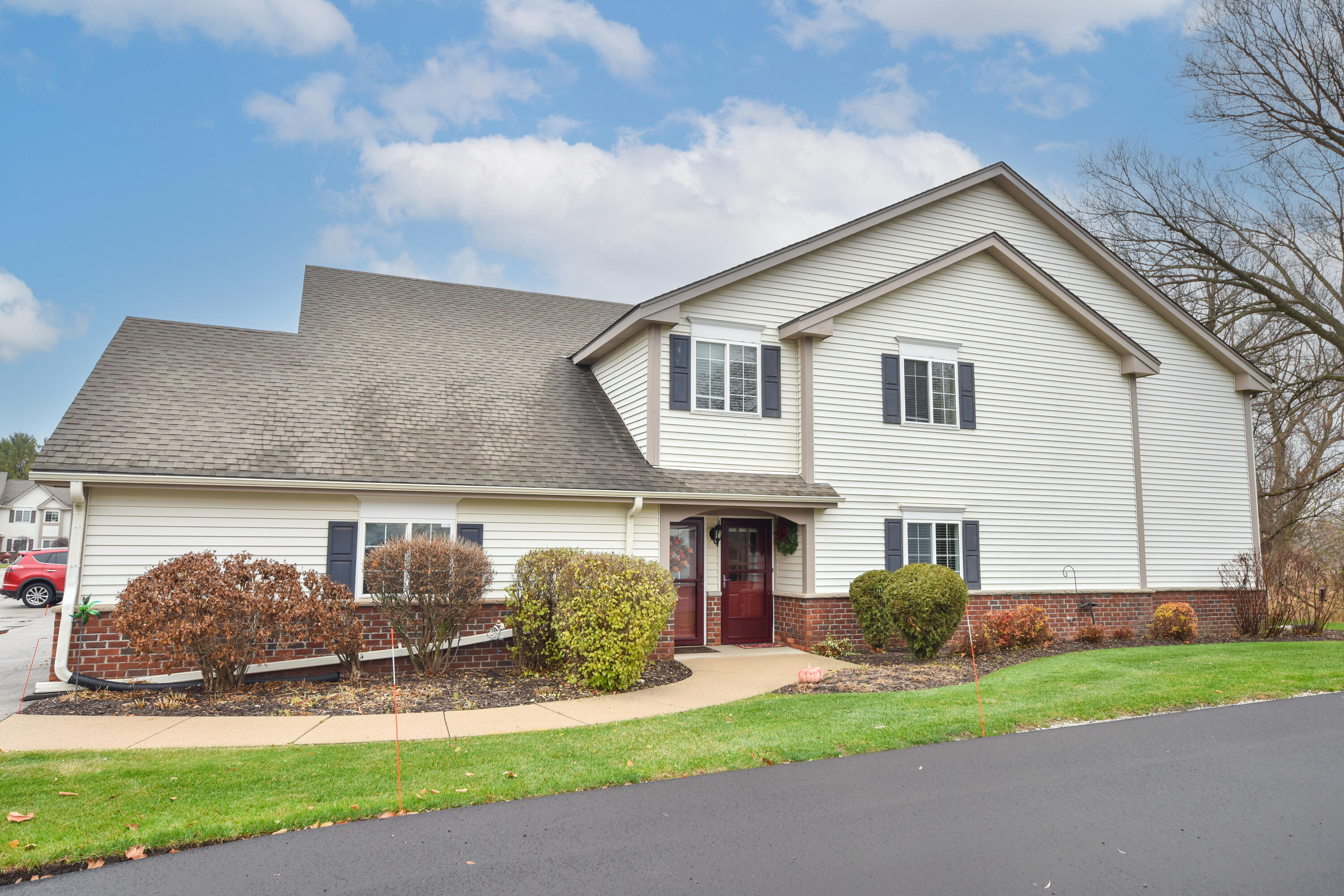 636 Pewaukee Road, Unit H Pewaukee, WI 53072 - Photo 34 of 43 Exterior in the fall