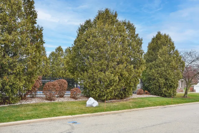 $299,900 | 636 Pewaukee Road, Unit H, Pewaukee, WI 53072