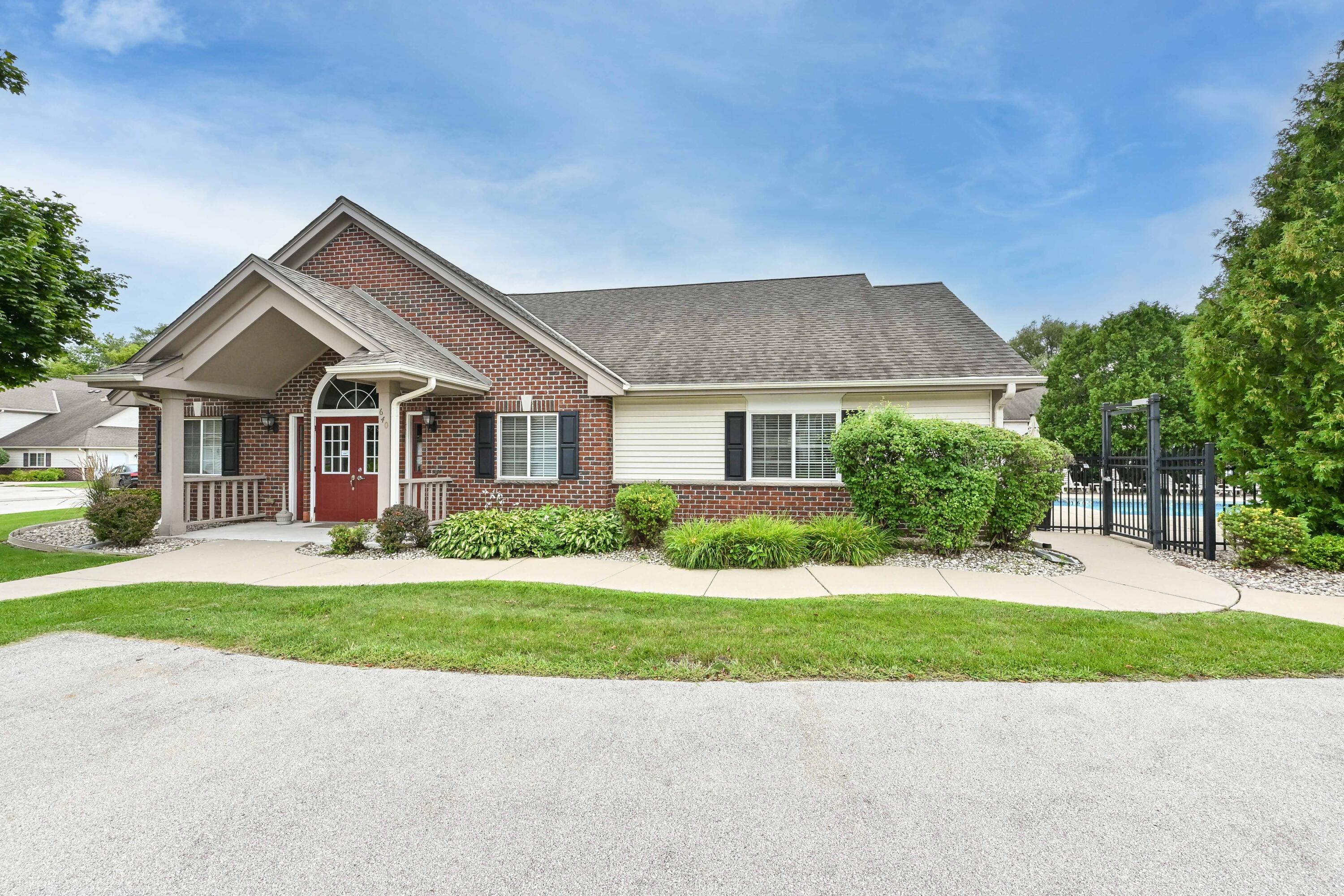 636 Pewaukee Road, Unit H Pewaukee, WI 53072 - Photo 42 of 43 Club House