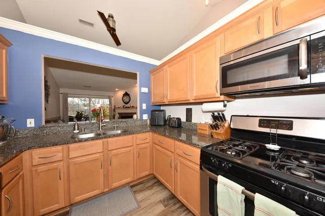 $299,900 | 636 Pewaukee Road, Unit H, Pewaukee, WI 53072