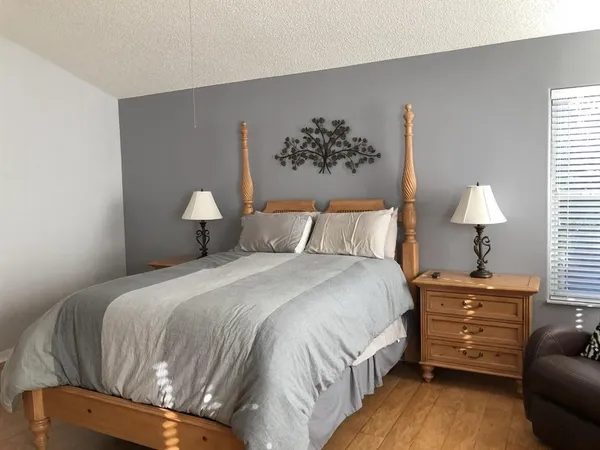 $2,400 | 119 Costa Mesa Drive, Lady Lake, FL 32159