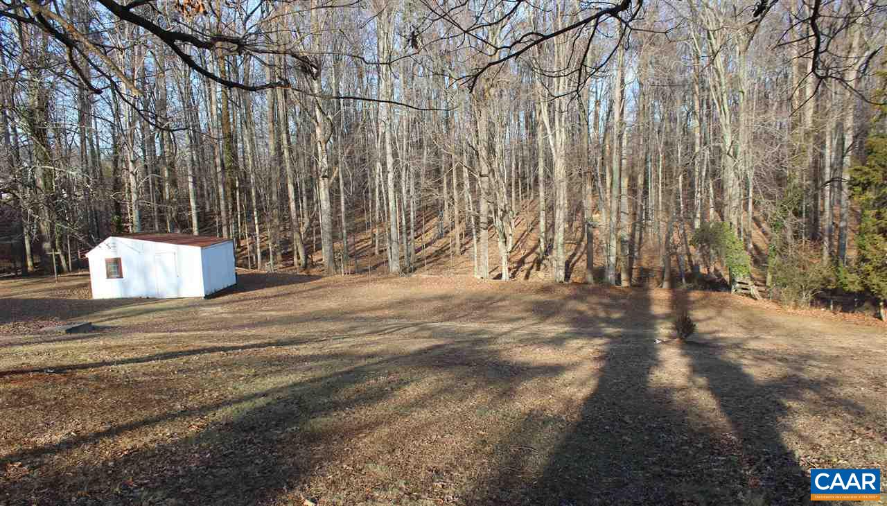 4143 Orange Road Aroda, VA 22709 - Photo 14 of 16 a backyard of a house