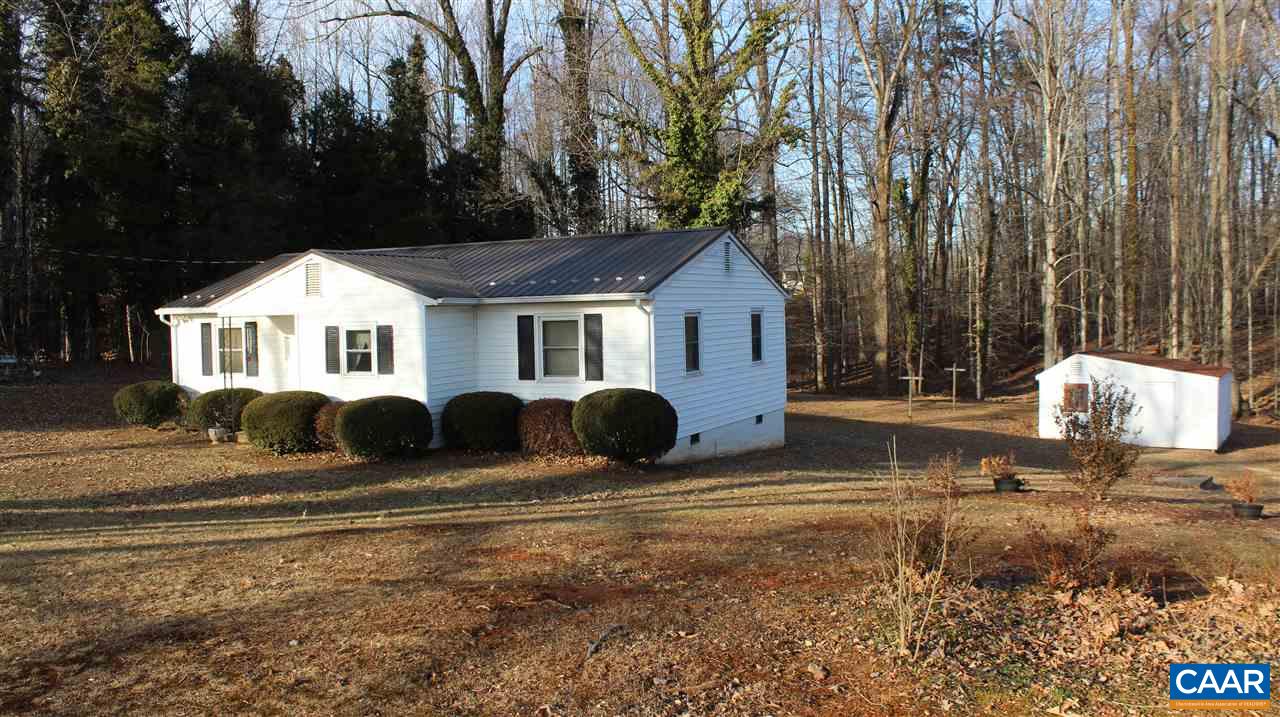 4143 Orange Road Aroda, VA 22709 - Photo 2 of 16 a front view of a house with garden