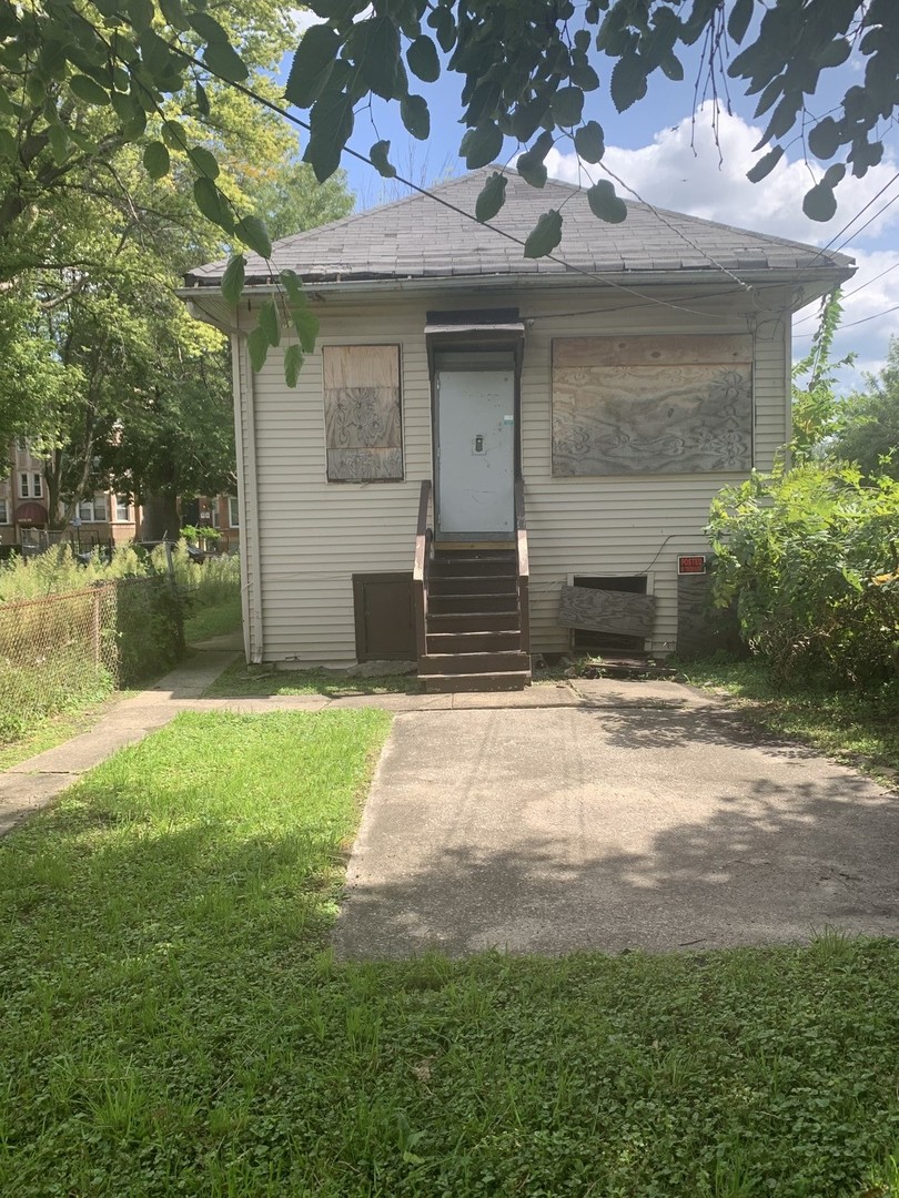 6840 South Indiana Avenue Chicago, IL 60637 - Photo 2 of 4 a front view of a house with a yard