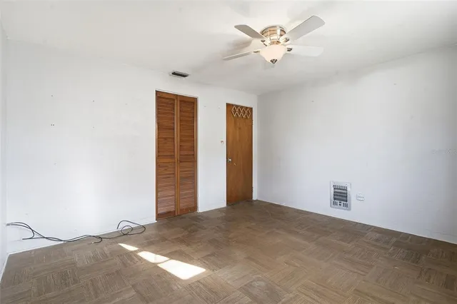 a view of a room with closet and a ceiling fan