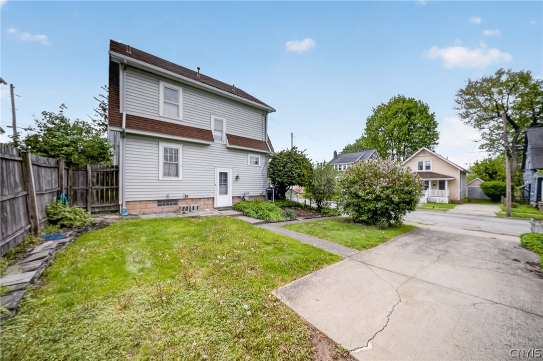 521 Kensington Road Syracuse, NY 13210 - Photo 4 of 26
