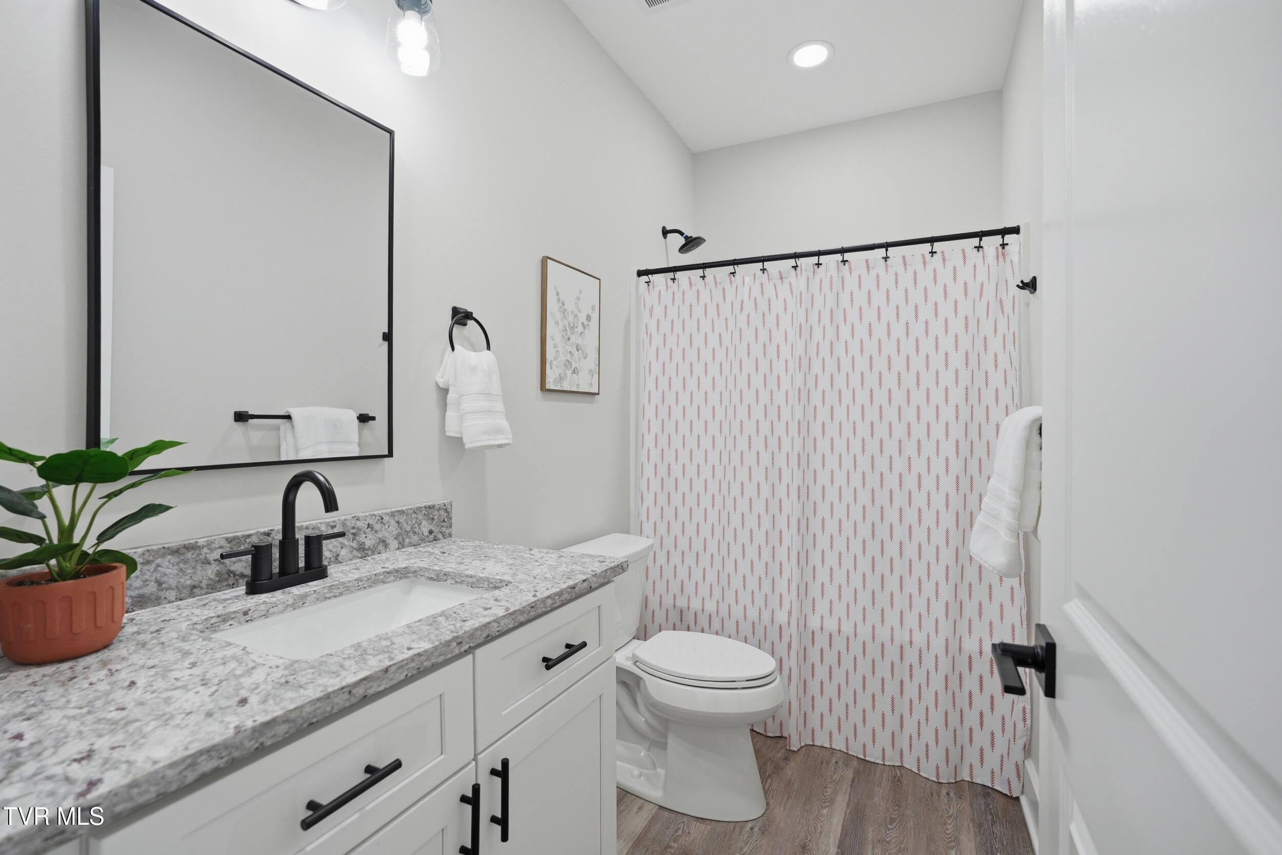 112 Lamont Road Bristol, VA 24201 - Photo 25 of 31 dsc05004