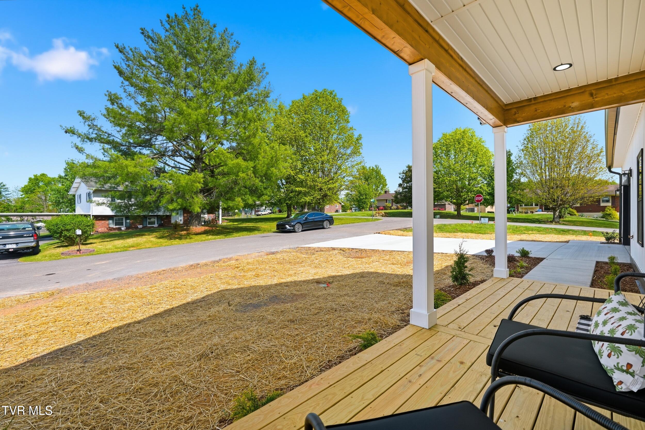 112 Lamont Road Bristol, VA 24201 - Photo 5 of 31 dsc04962