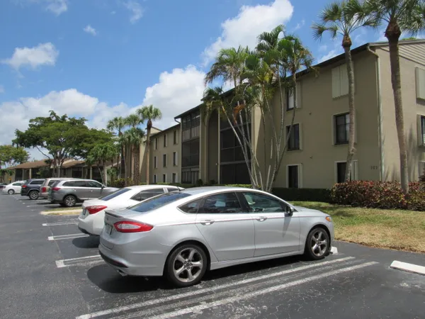 $2,000 | 703 Sunny Pine Way, Unit G2, Greenacres, FL 33415