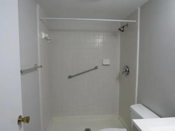 $2,000 | 703 Sunny Pine Way, Unit G2, Greenacres, FL 33415