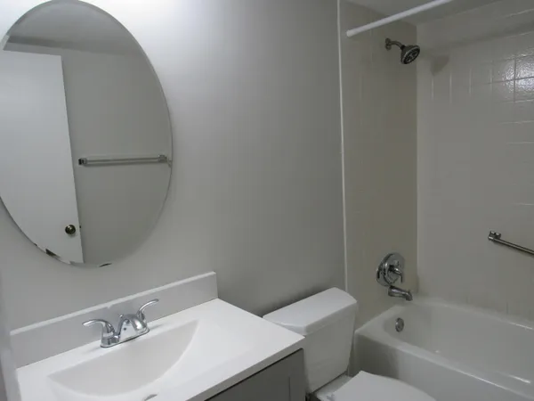 $2,000 | 703 Sunny Pine Way, Unit G2, Greenacres, FL 33415