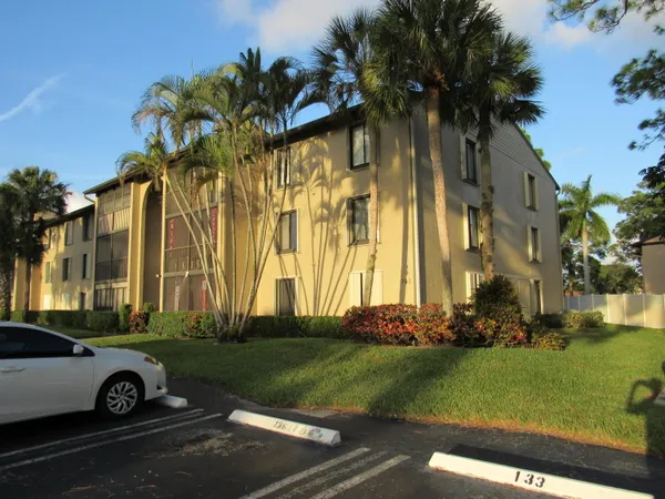 $2,000 | 703 Sunny Pine Way, Unit G2, Greenacres, FL 33415