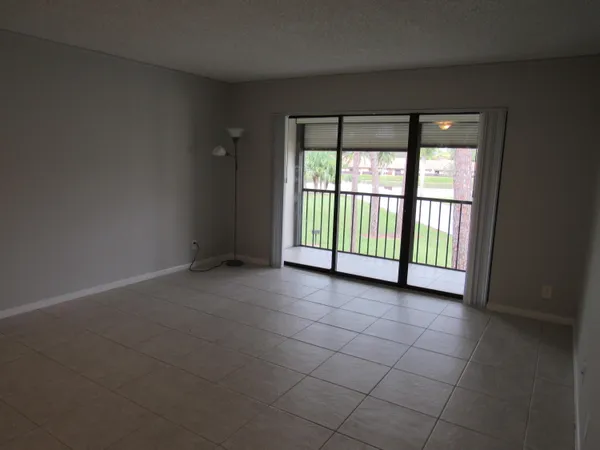 $2,000 | 703 Sunny Pine Way, Unit G2, Greenacres, FL 33415