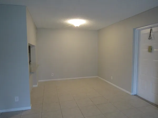 $2,000 | 703 Sunny Pine Way, Unit G2, Greenacres, FL 33415
