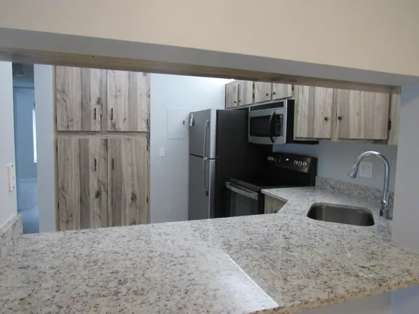 $2,000 | 703 Sunny Pine Way, Unit G2, Greenacres, FL 33415