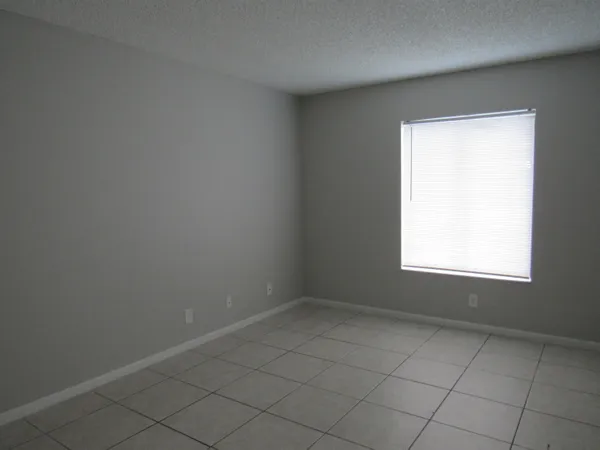 $2,000 | 703 Sunny Pine Way, Unit G2, Greenacres, FL 33415