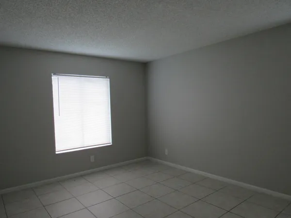 $2,000 | 703 Sunny Pine Way, Unit G2, Greenacres, FL 33415