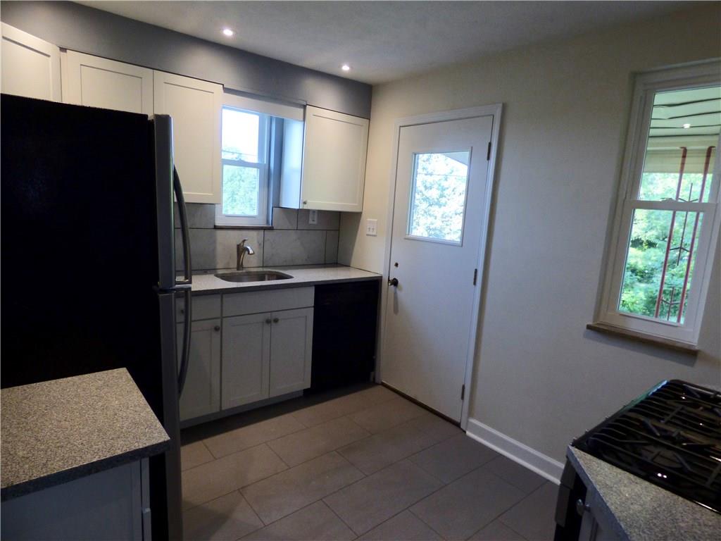 3540 Oakleaf Road Pittsburgh, PA 15227 - Photo 4 of 21 Gallery Image 4