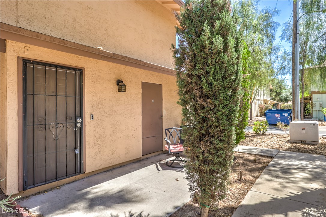 1553 Dorothy Avenue, Unit 4 Las Vegas, NV 89119 - Photo 4 of 36 Entrance to property with stucco siding