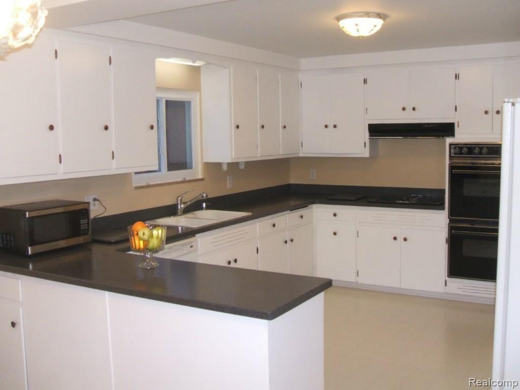 355 South Cranbrook Cross Road Bloomfield Hills, MI 48301 - Photo 5 of 25 Freshly Painted Kitchen