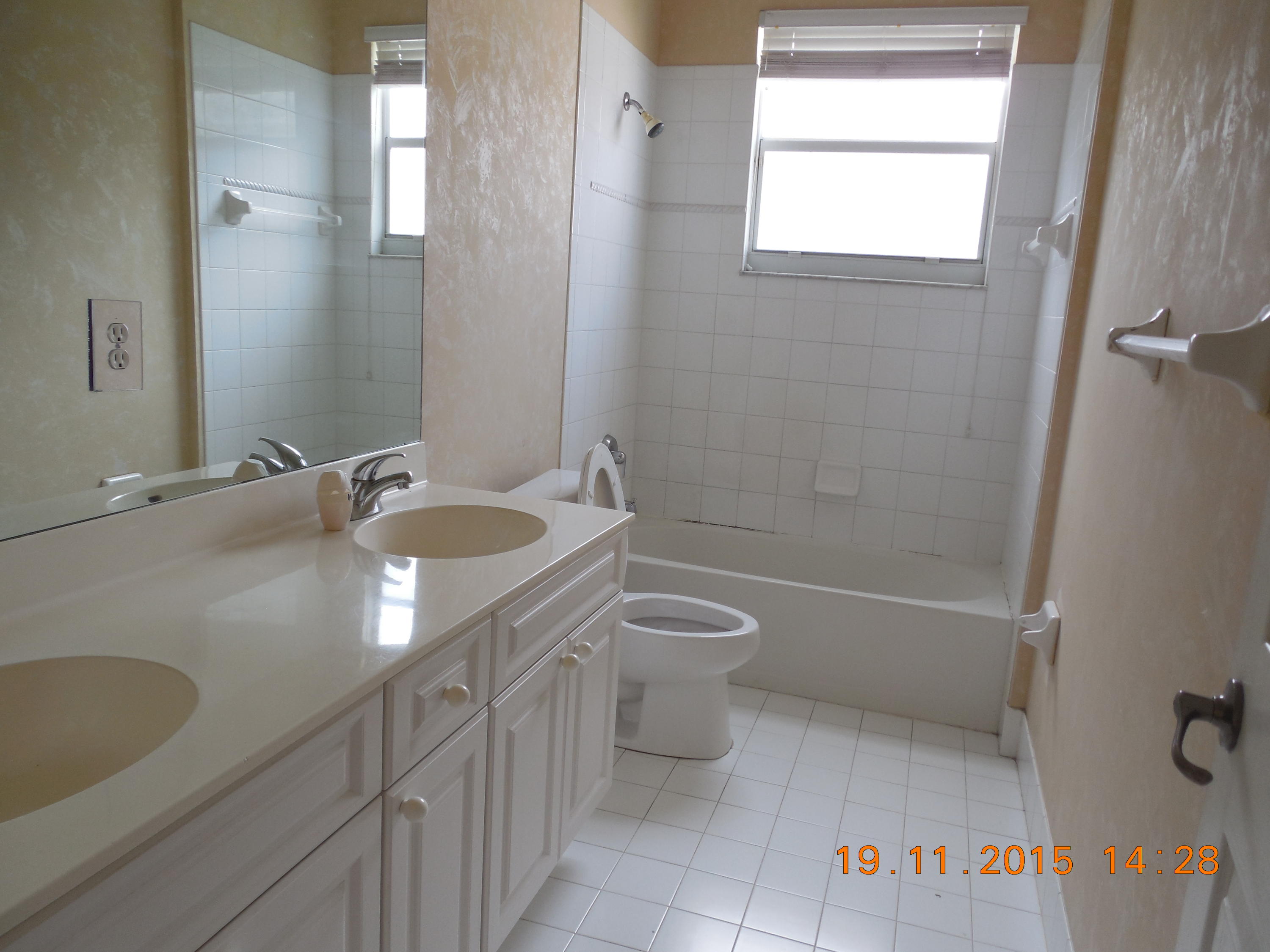 9704 Vineyard Court Boca Raton, FL 33428 - Photo 10 of 15 Bathroom