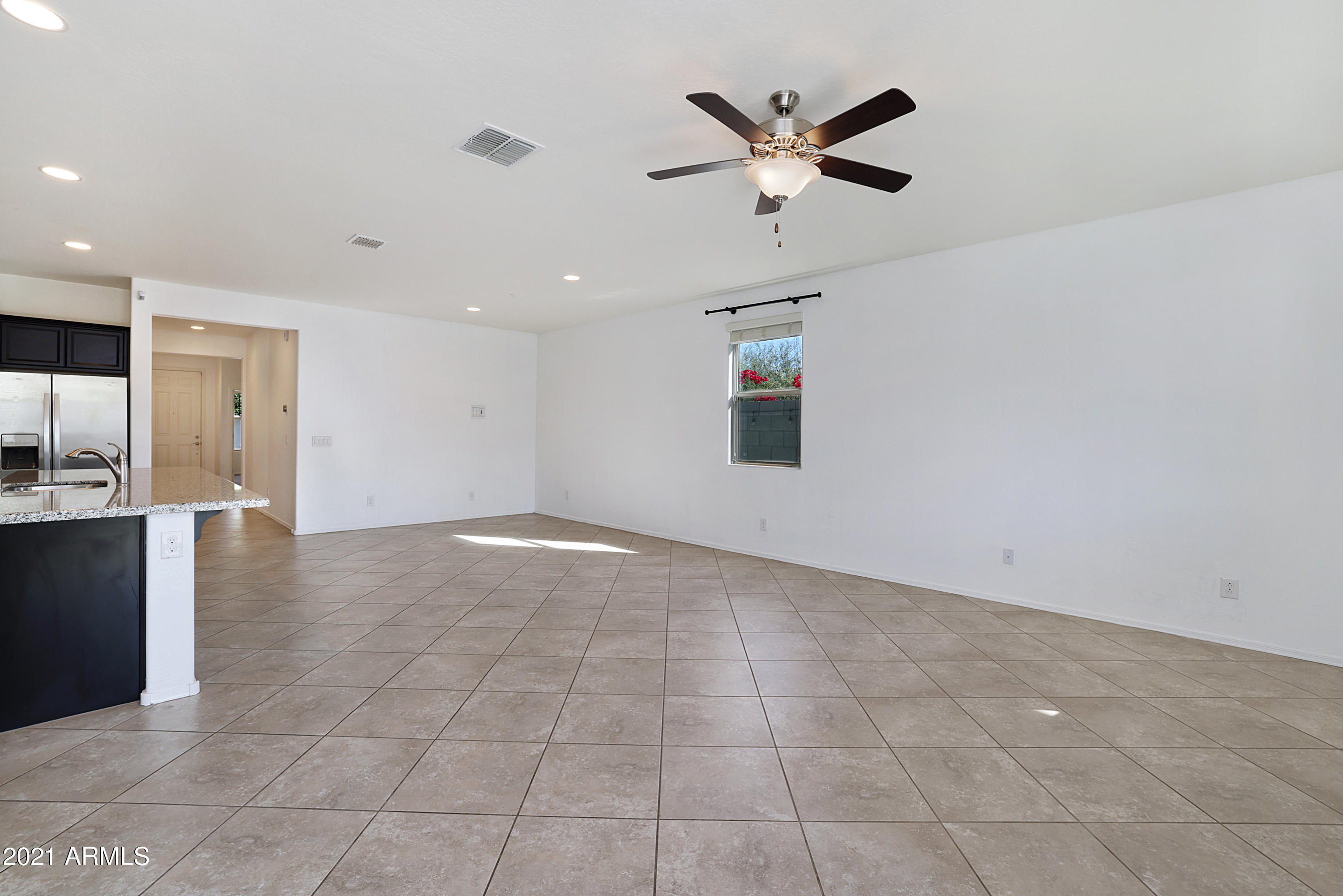 2527 East Beverly Road Phoenix, AZ 85042 - Photo 6 of 35 0H0A0938