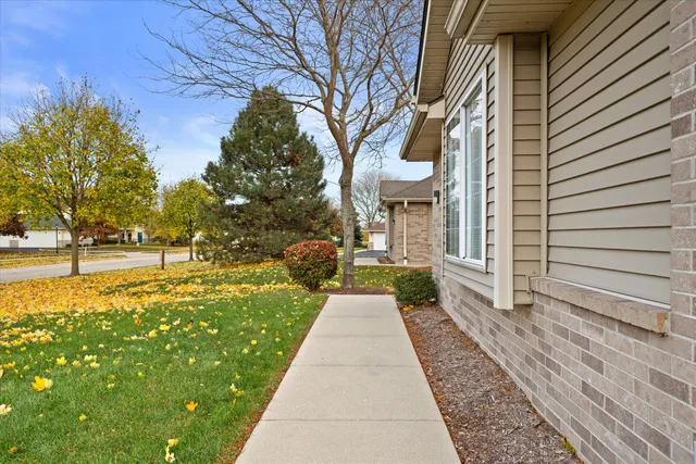 $275,000 | 4787 West Maple Leaf Circle, Greenfield, WI 53220