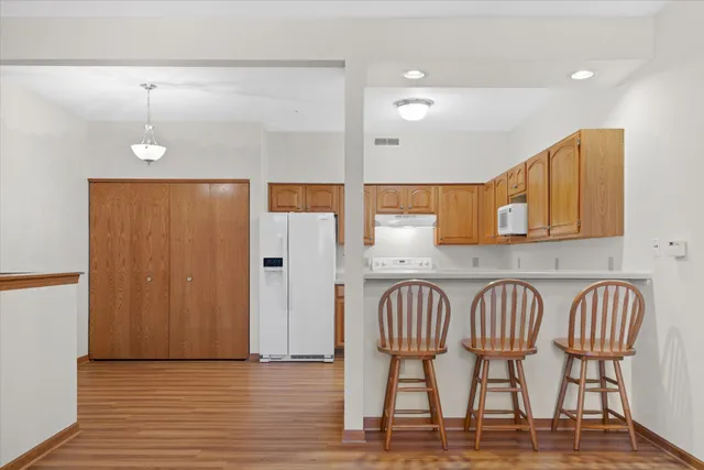 $275,000 | 4787 West Maple Leaf Circle, Greenfield, WI 53220