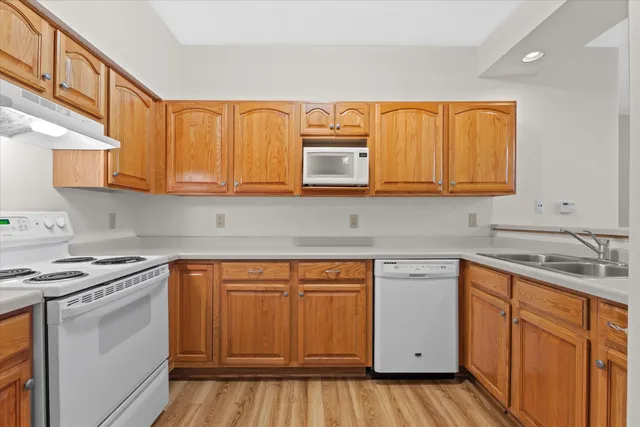 $275,000 | 4787 West Maple Leaf Circle, Greenfield, WI 53220