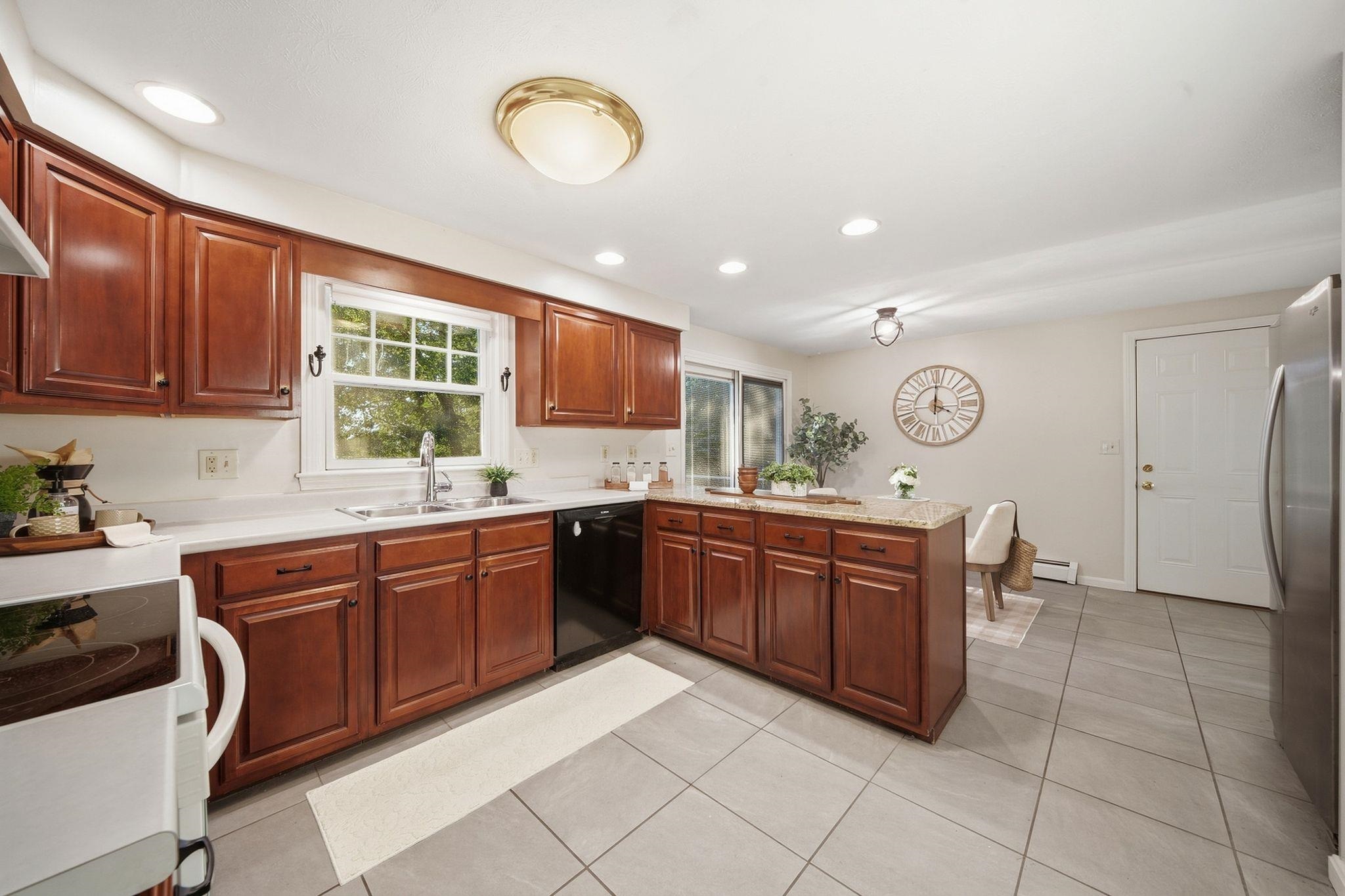15 Warton Road Nashua, NH 03062 - Photo 6 of 37 Gallery Image 6