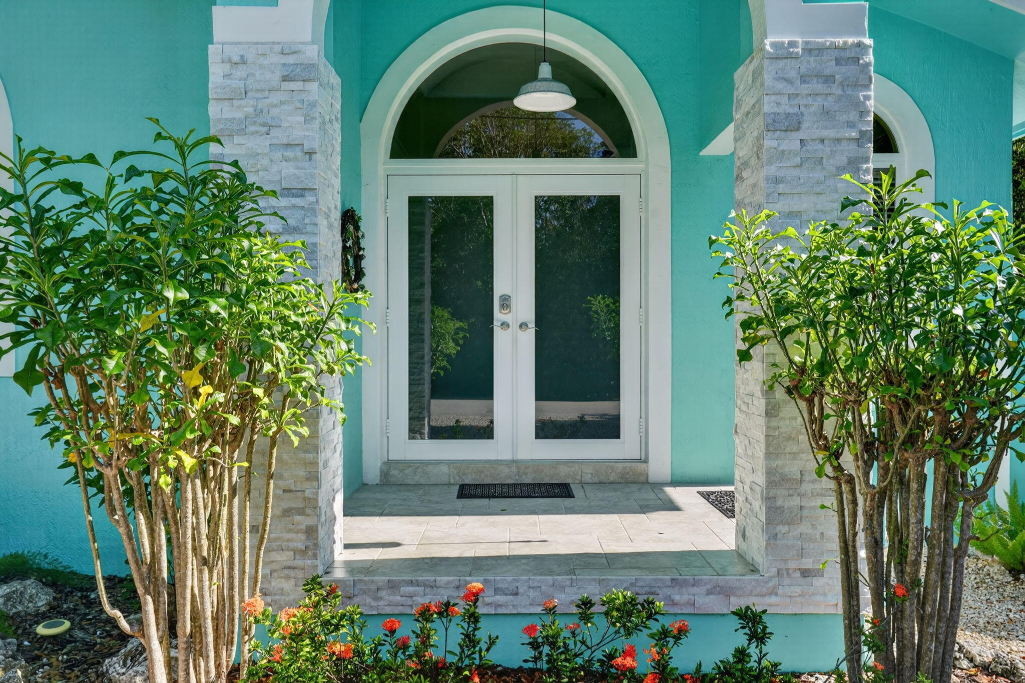 32 Andros Road Key Largo, FL 33037 - Photo 5 of 45 Front door 1