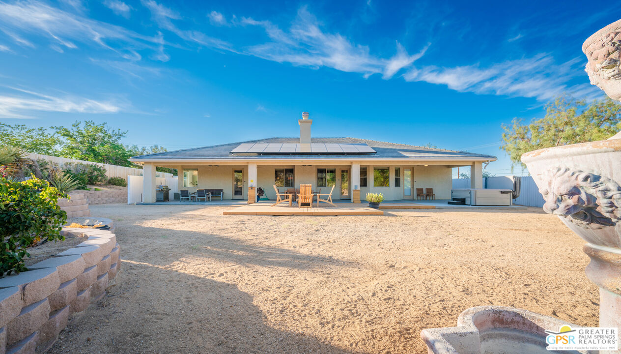 7514 Sunset Road Joshua Tree, CA 92252 - Photo 61 of 69 a front view of a house with a yard