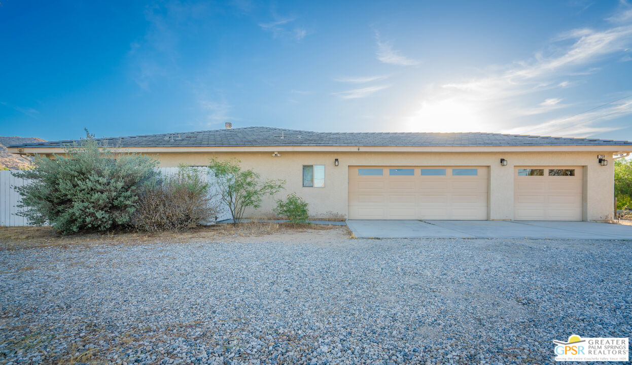 7514 Sunset Road Joshua Tree, CA 92252 - Photo 68 of 69 a view of a house with a backyard