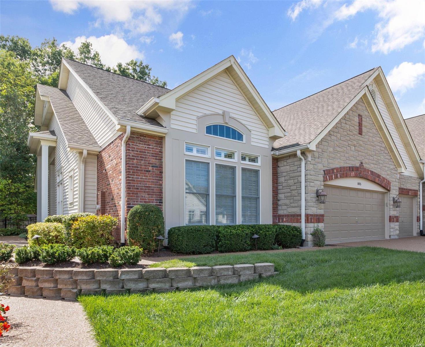 805 Stonebluff Court Chesterfield, MO 63005 - Photo 2 of 23