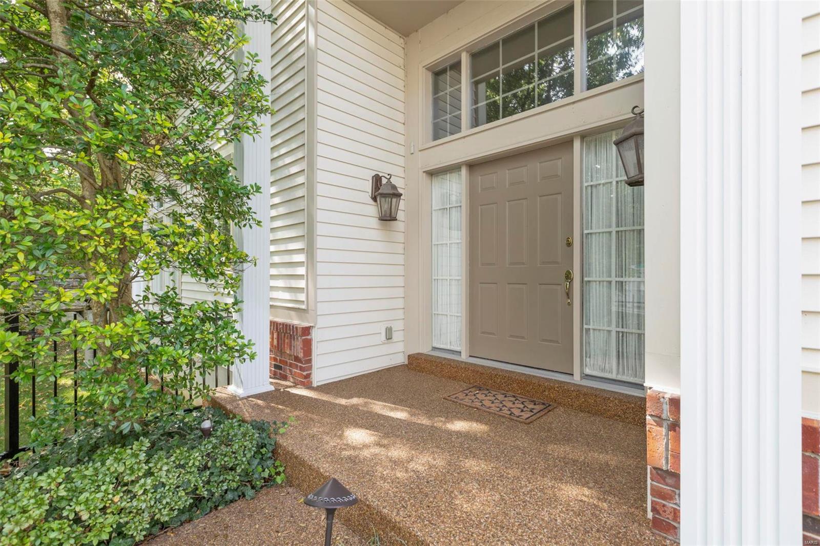 805 Stonebluff Court Chesterfield, MO 63005 - Photo 3 of 23