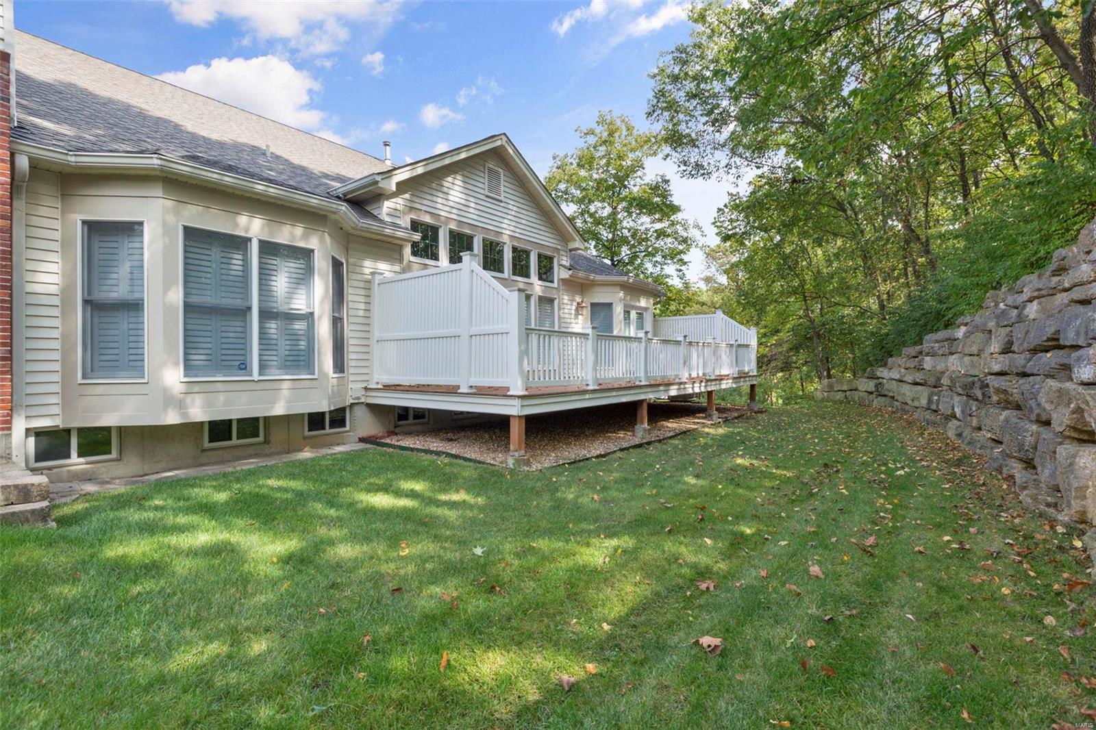 805 Stonebluff Court Chesterfield, MO 63005 - Photo 4 of 23