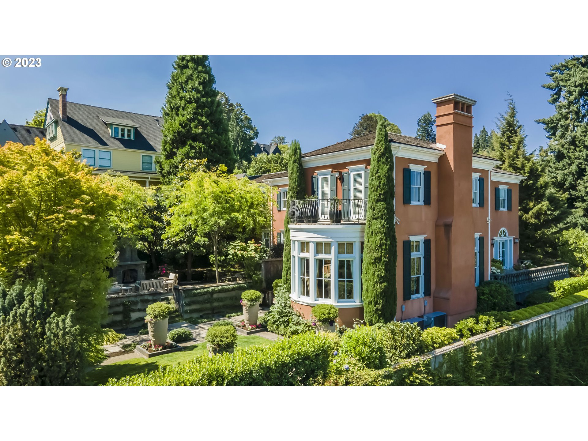 1600 Southwest Spring Street Portland, OR 97201 - Photo 1 of 47 Gallery Image 1
