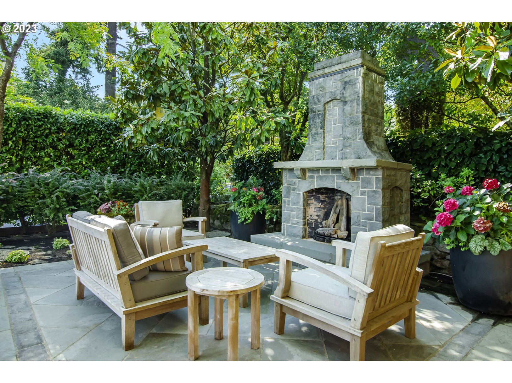 1600 Southwest Spring Street Portland, OR 97201 - Photo 41 of 47 Fireplace Outside