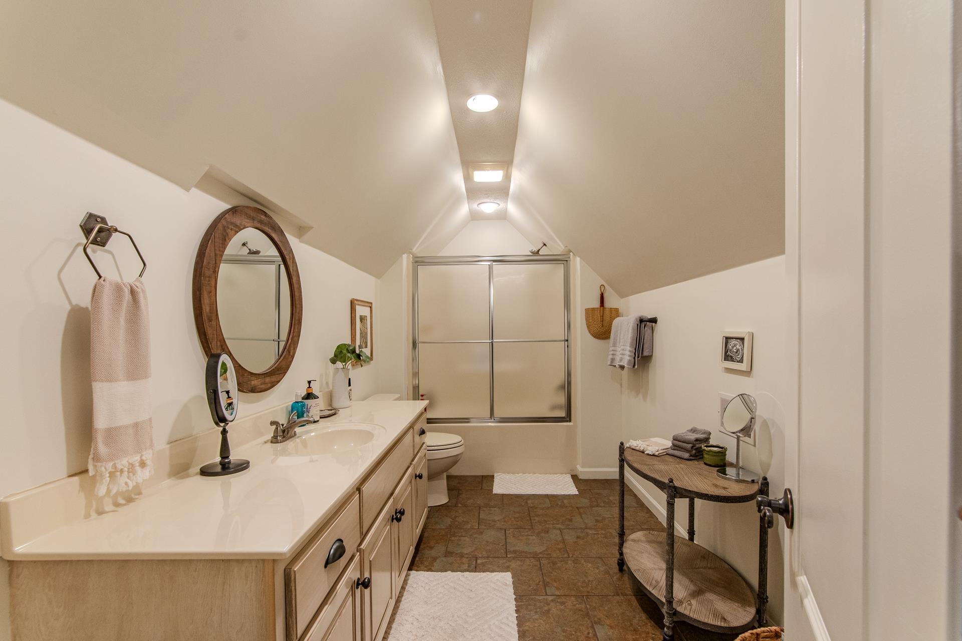 120 Pier Point Savannah, TN 38372 - Photo 27 of 38 Bathroom with bath / shower combo with glass door, vanity, and vaulted ceiling