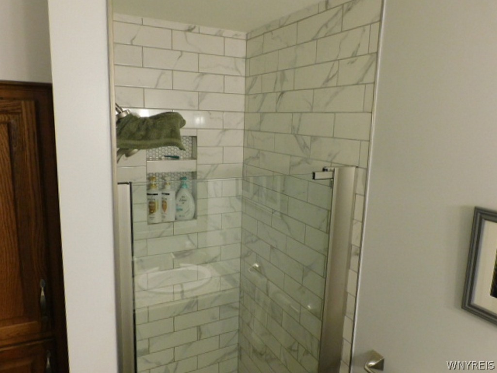6986 Minnick Road Lockport Town, NY 14094 - Photo 8 of 28