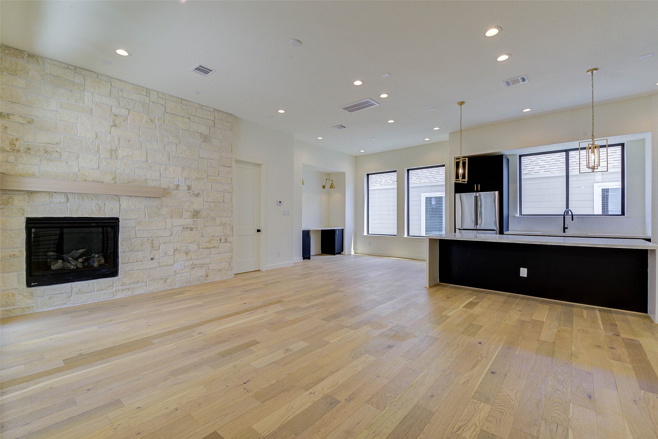 1803 Dunlavy Street Houston, TX 77006 - Photo 16 of 35 a large bathroom with a sink and a fireplace