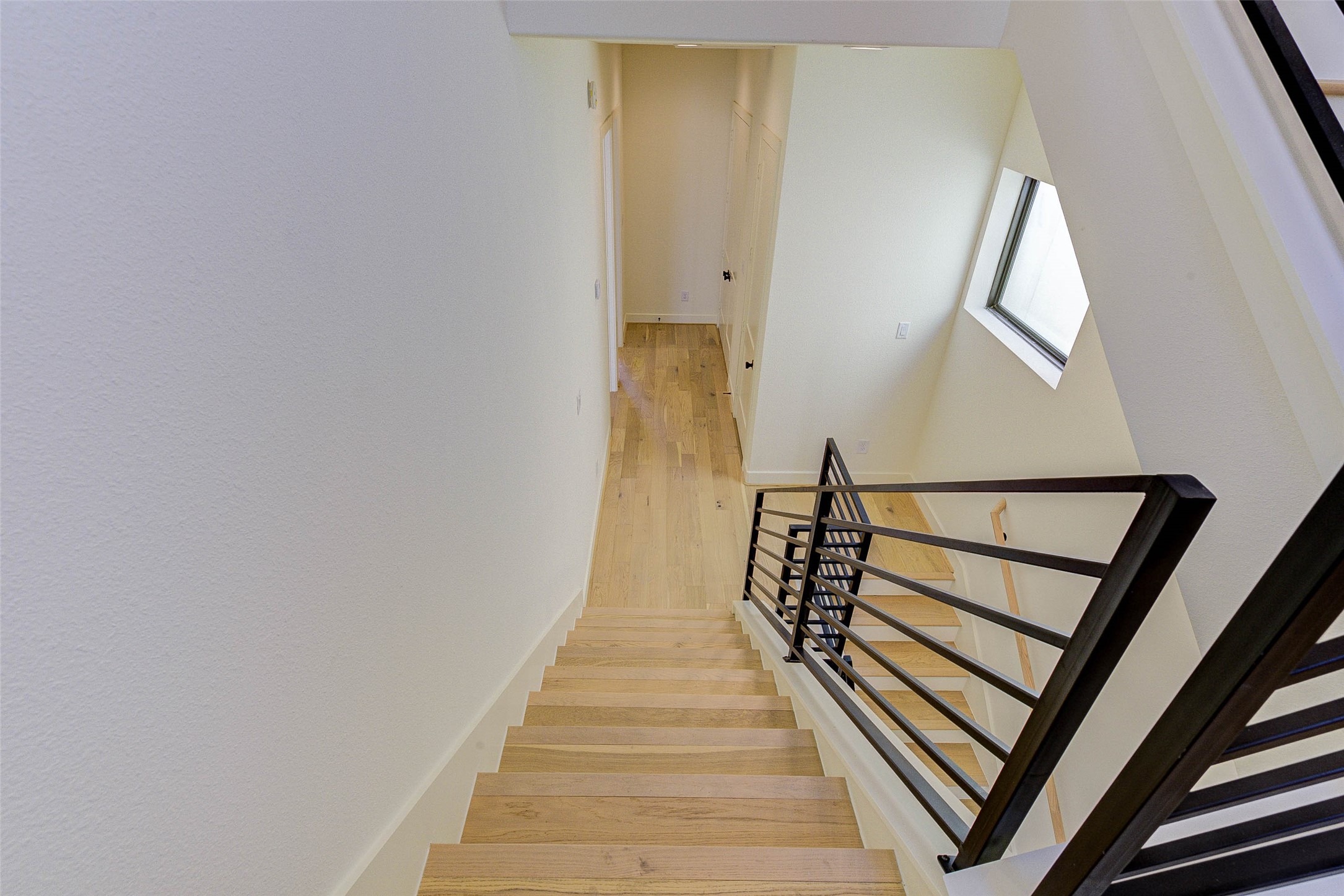 1803 Dunlavy Street Houston, TX 77006 - Photo 20 of 35 a view of entryway
