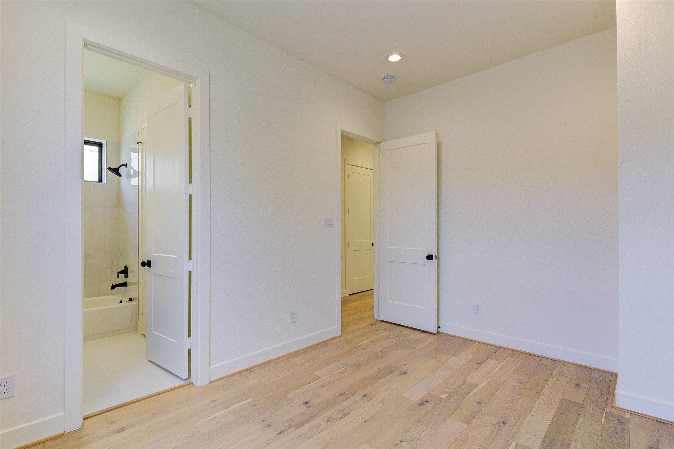 1803 Dunlavy Street Houston, TX 77006 - Photo 28 of 35 wooden floor in a gallery