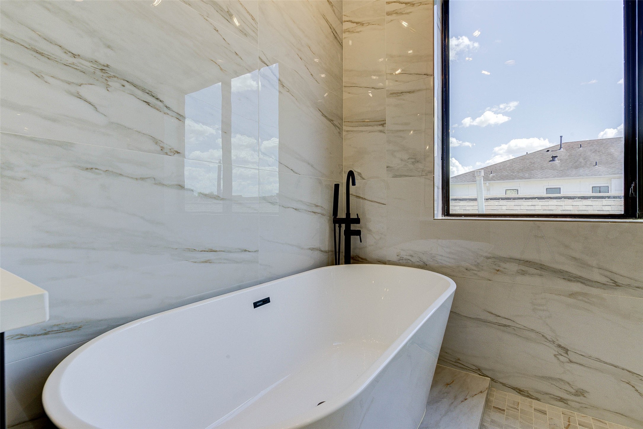 1803 Dunlavy Street Houston, TX 77006 - Photo 31 of 35 a bathroom with a bathtub and shower