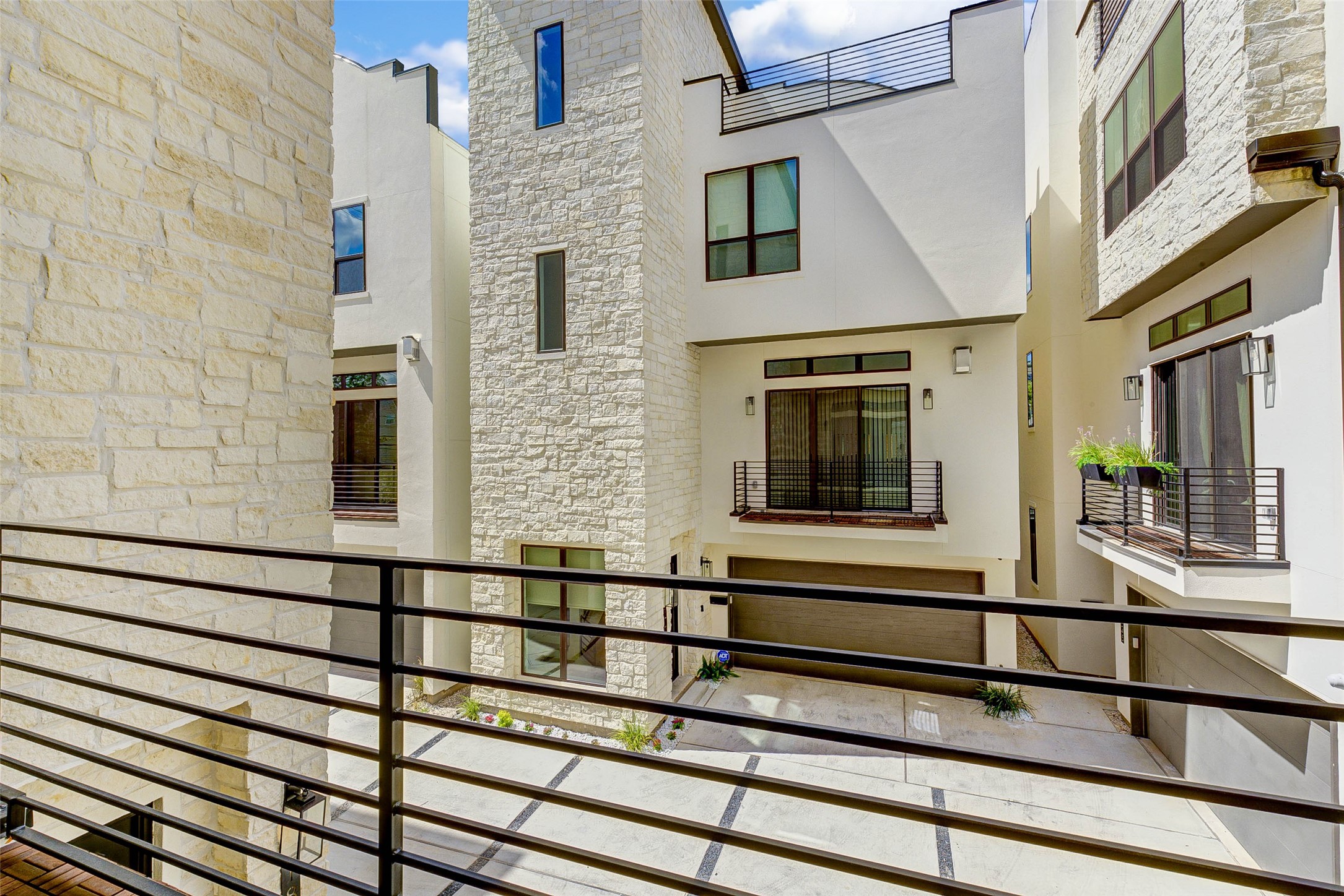 1803 Dunlavy Street Houston, TX 77006 - Photo 33 of 35