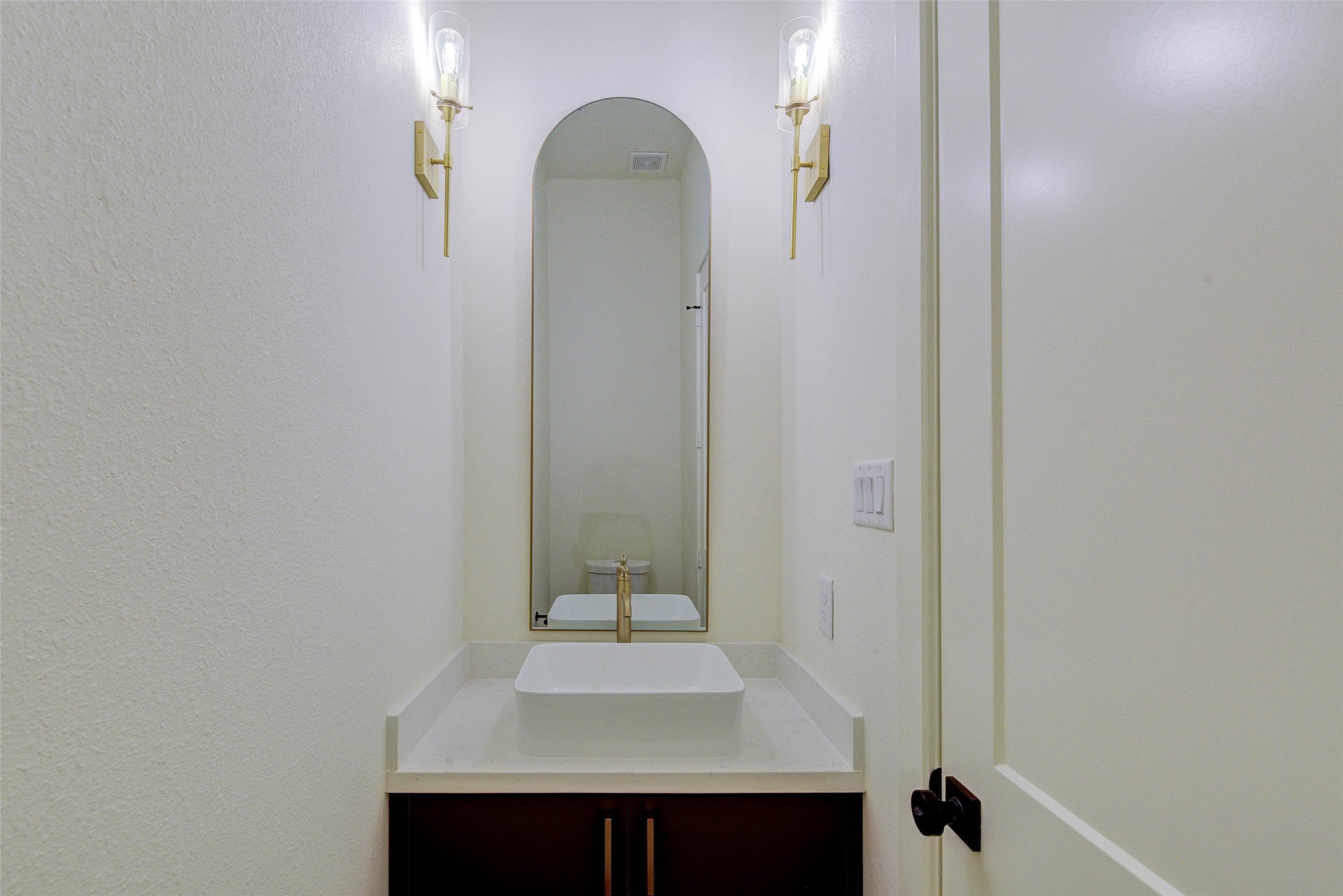1803 Dunlavy Street Houston, TX 77006 - Photo 8 of 35 a bathroom with a sink and a mirror
