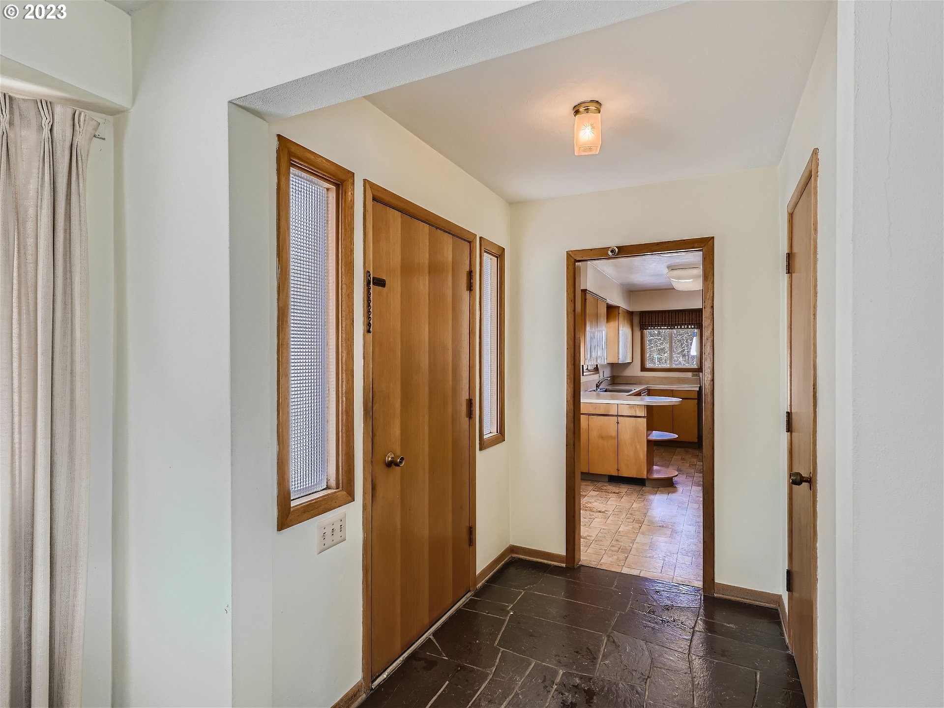 2112 Division Street Camas, WA 98607 - Photo 4 of 32 Gallery Image 4