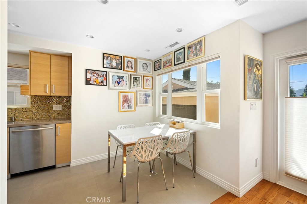 2040 West Kenneth Road Glendale, CA 91201 - Photo 18 of 64
